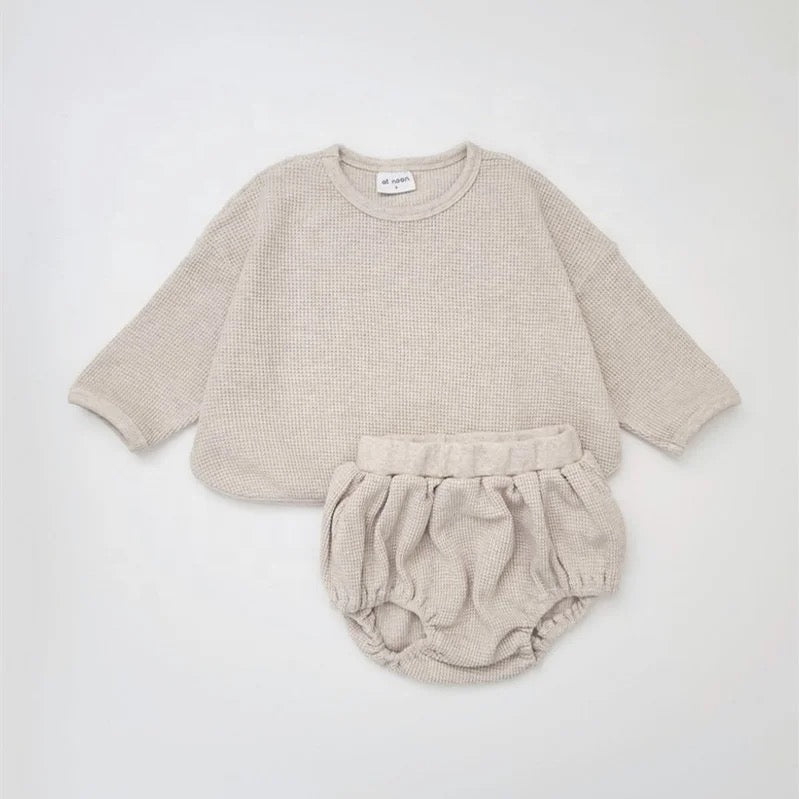 Two piece waffle set.